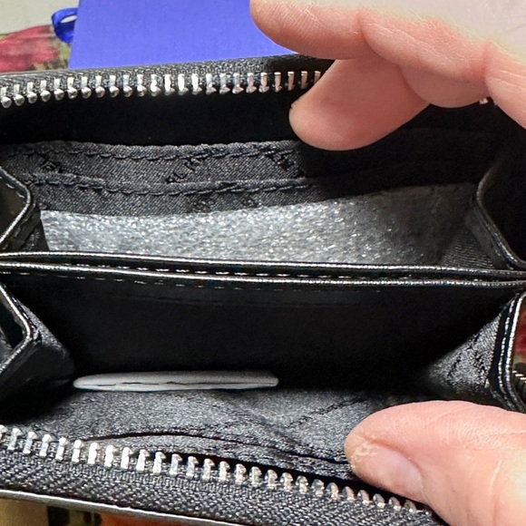 NWT Michael Kors wallet. - Picture 5 of 9